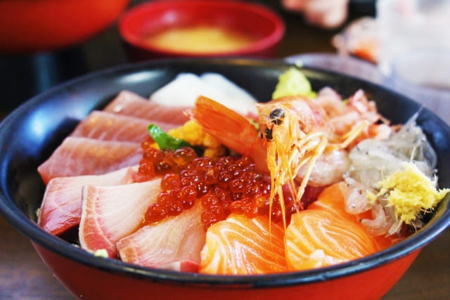 山盛りの海鮮丼